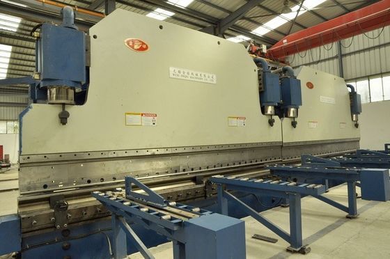 เครื่องบิดแผ่นไฮดรอลิก CNC ที่เชื่อมคู่สําหรับสายการผลิตเสาไฟ