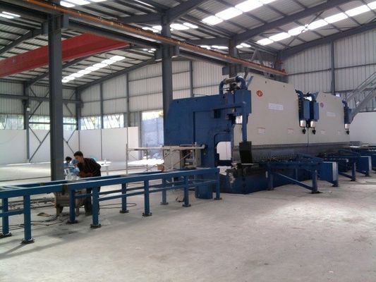 เครื่องบิดแผ่นไฮดรอลิก CNC ที่เชื่อมคู่สําหรับสายการผลิตเสาไฟ