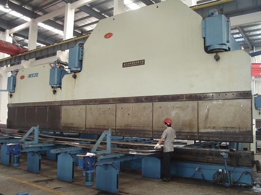 เครื่องบิดแผ่นไฮดรอลิก CNC ที่เชื่อมคู่สําหรับสายการผลิตเสาไฟ