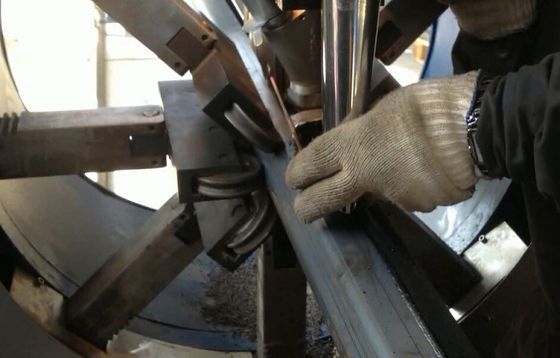 Larege โคมไฟขนาดเส้นผ่าศูนย์กลางโพสต์เสาไฟปิดเครื่องเชื่อม 60 - 340mm 16 เมตรสูงสุด